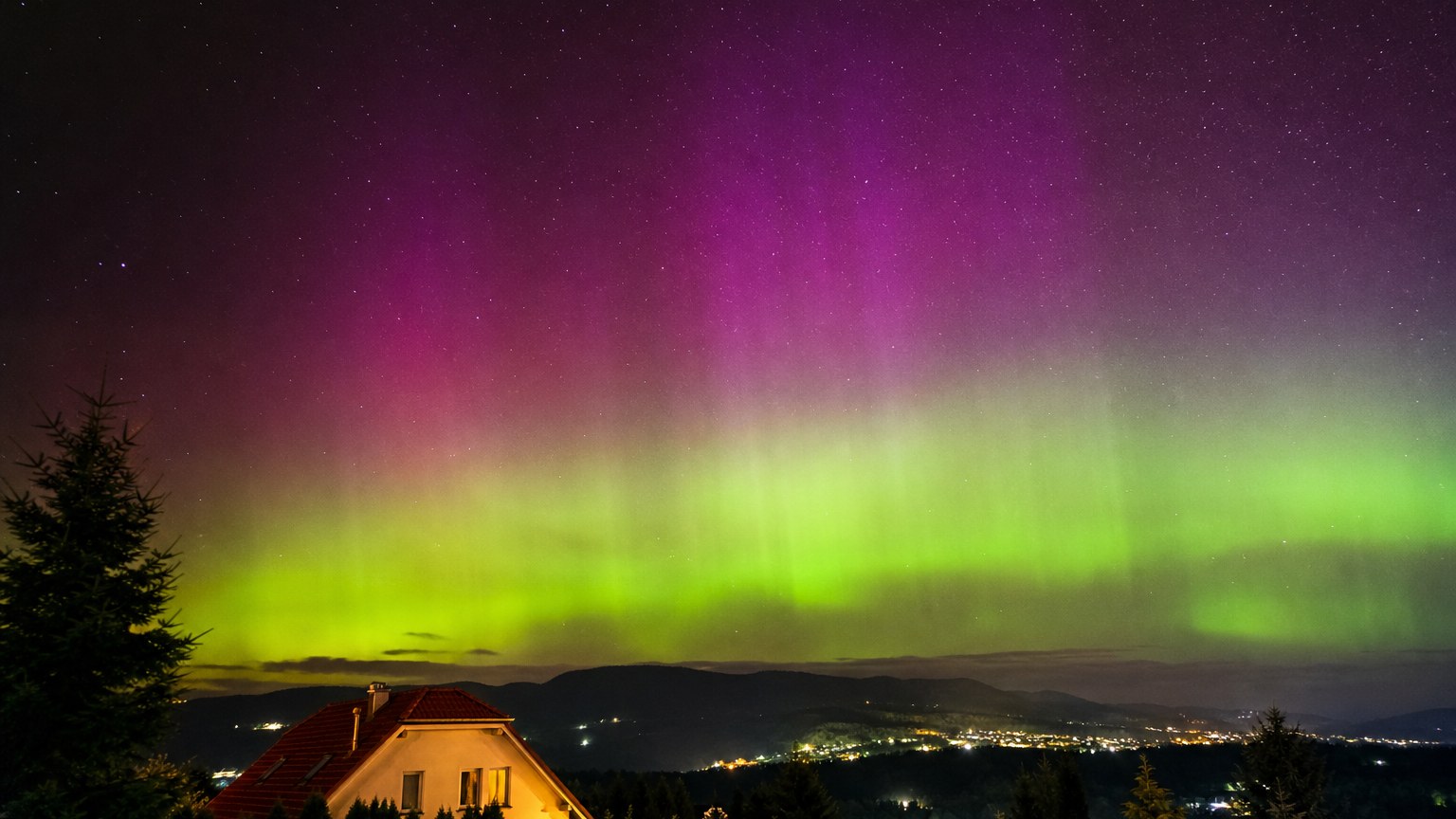 Naší planetu zasáhla geomagnetická bouře. To můžete vidět večer na Slovensku